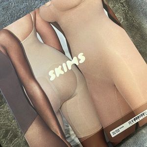 Skims Bodysuit with snaps!!! New, never worn!!